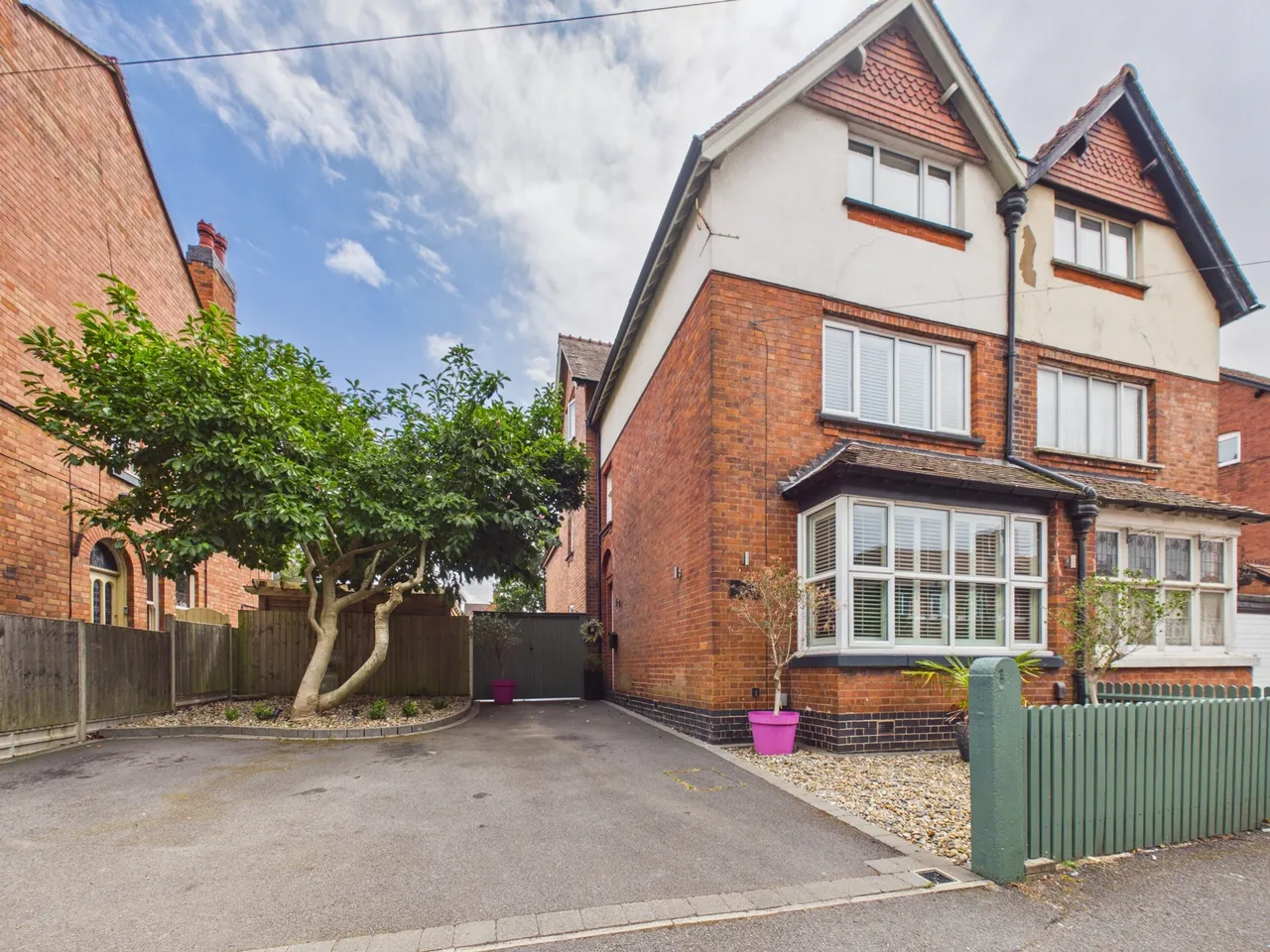 4 bed house for sale, Mount Road, Hinckley, LE10