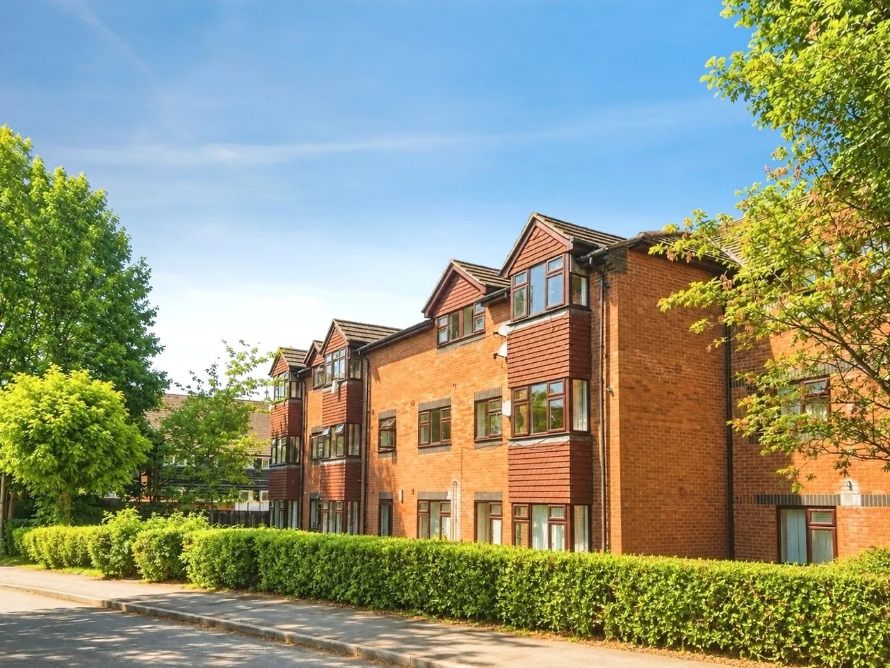 2 bed flat for sale — Albert Walk, Crowthorne, Berkshire, RG45 7EB