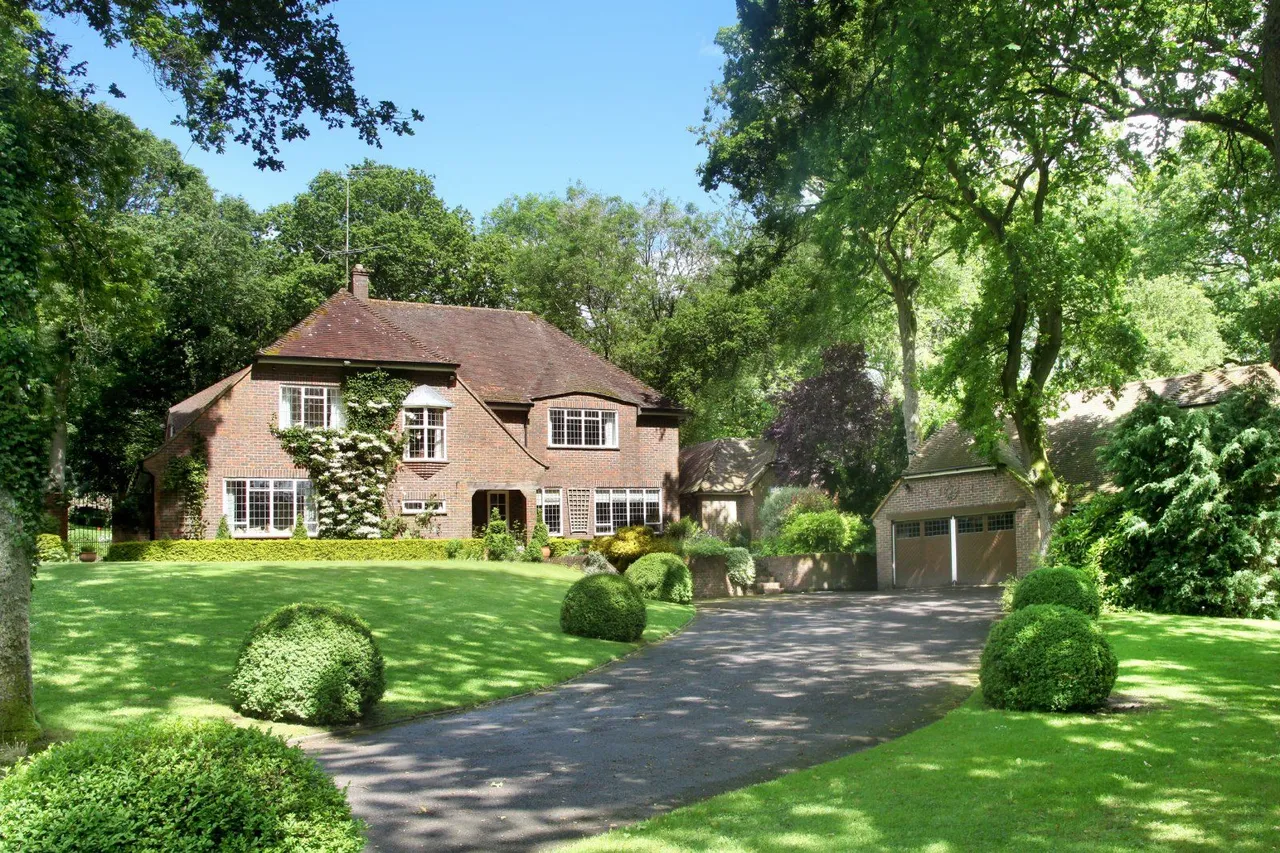 6 bed house for sale — Powntley Copse, Alton, Hampshire, GU34 4DL