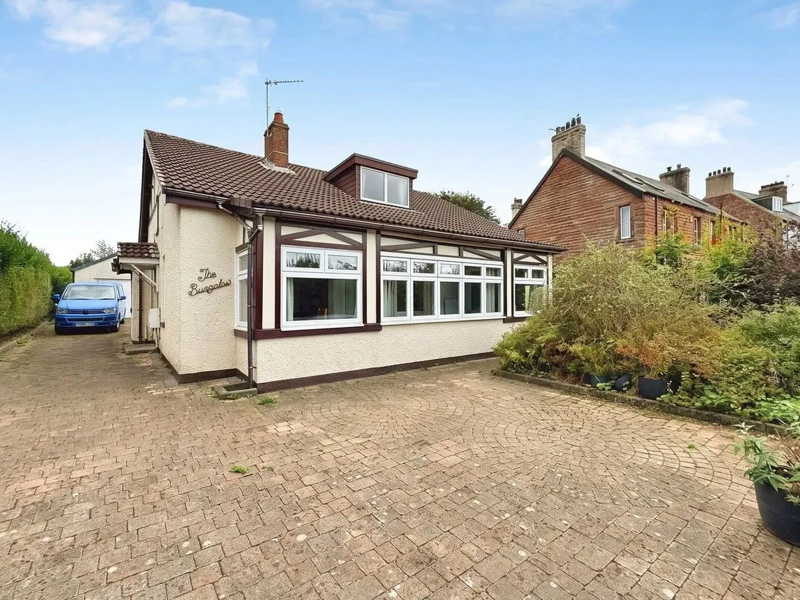 3 bed house for sale, Tree Road, Brampton, CA8