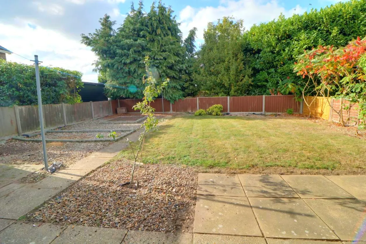 St Michaels Road, Long Stratton, photo 5