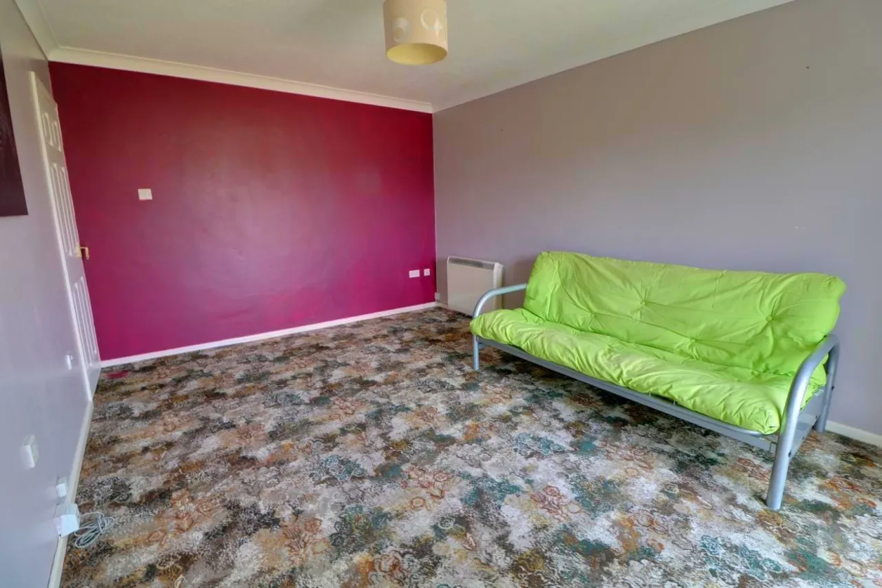 St Michaels Road, Long Stratton, photo 8