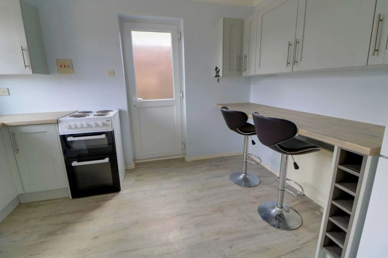 St Michaels Road, Long Stratton, photo 12