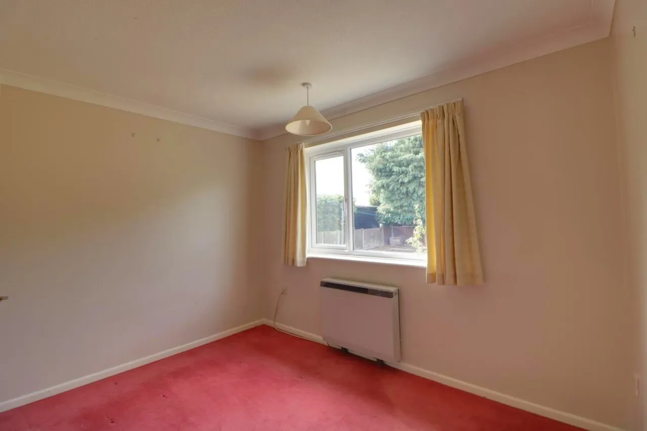 St Michaels Road, Long Stratton, photo 15