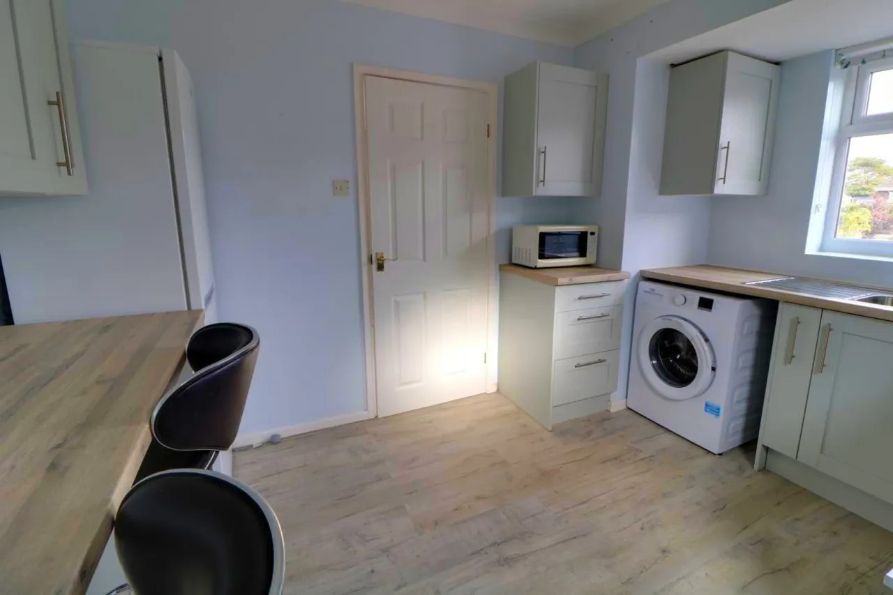 St Michaels Road, Long Stratton, photo 11