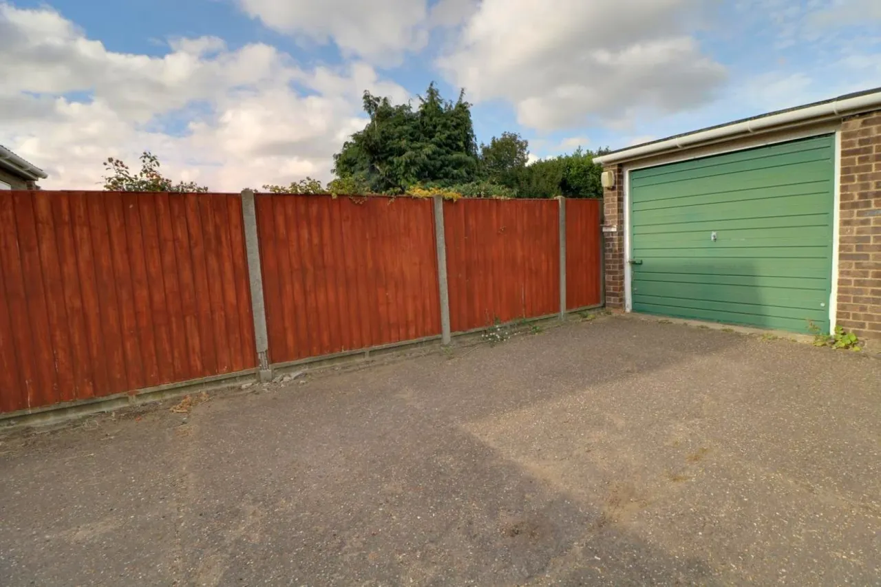 St Michaels Road, Long Stratton, photo 19