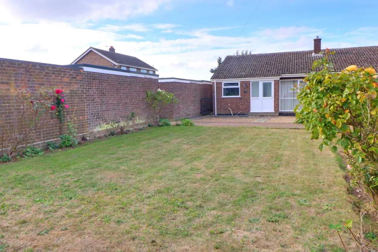 St Michaels Road, Long Stratton, photo 7