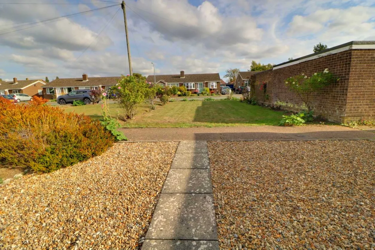 St Michaels Road, Long Stratton, photo 6