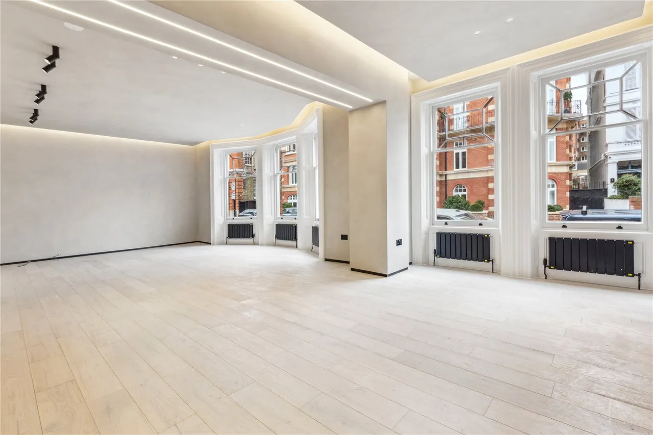 4 bed flat for sale, Kensington, London, W8