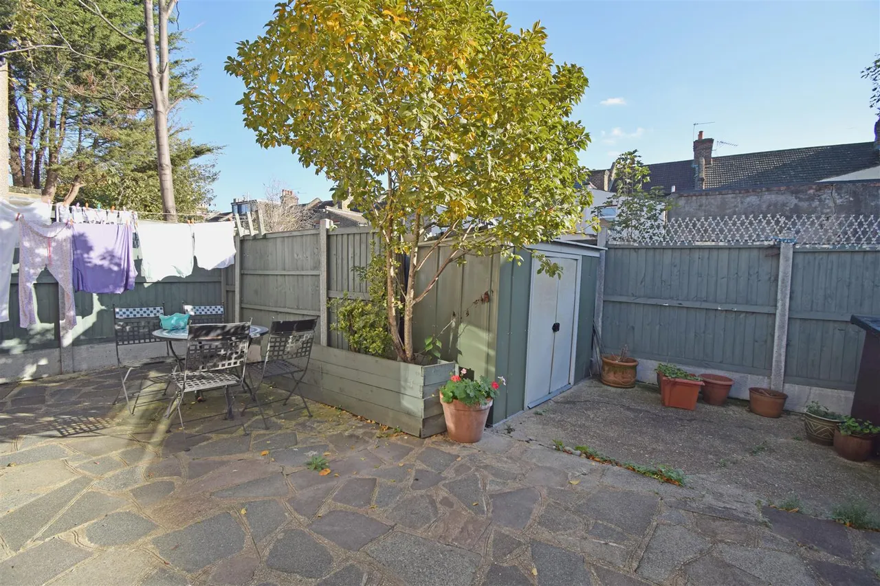 Cann Hall Road, London, photo 6