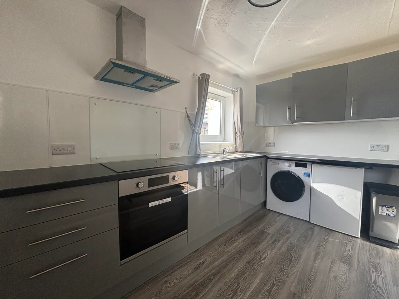 1 bed flat to rent — High Street, Aldershot, Hampshire, GU11 1BY