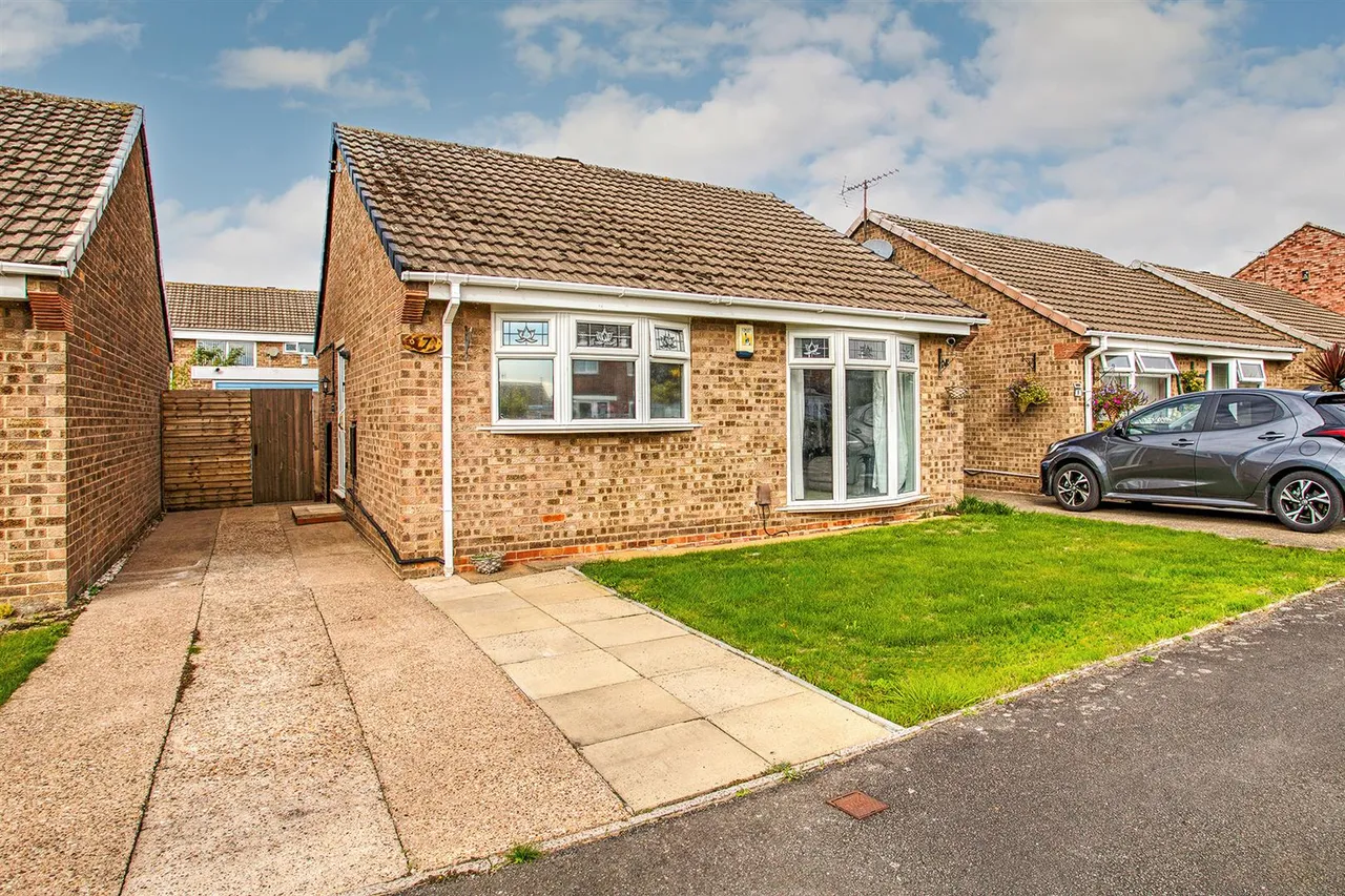 2 bed house for sale, Dunvegan Close, Stenson Fields