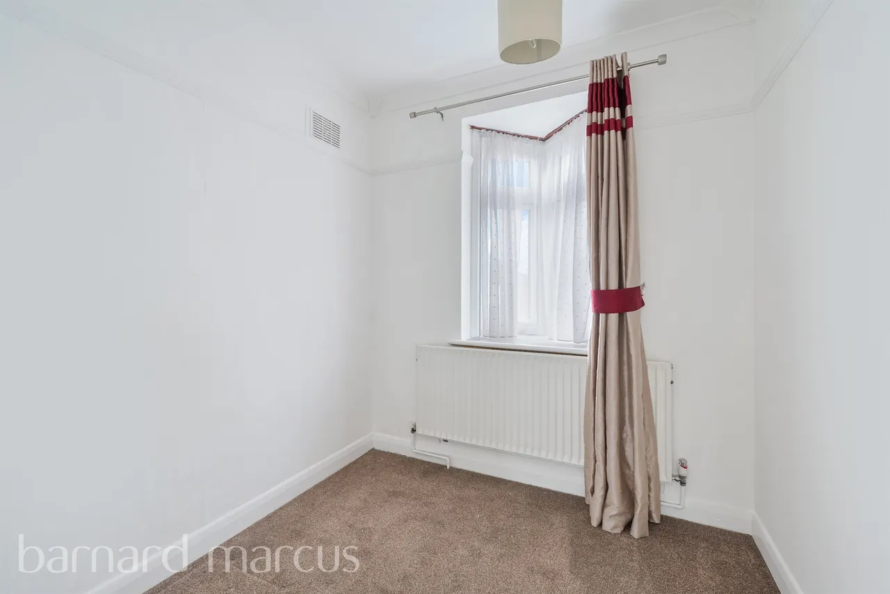 Somerset Close, New Malden, photo 11