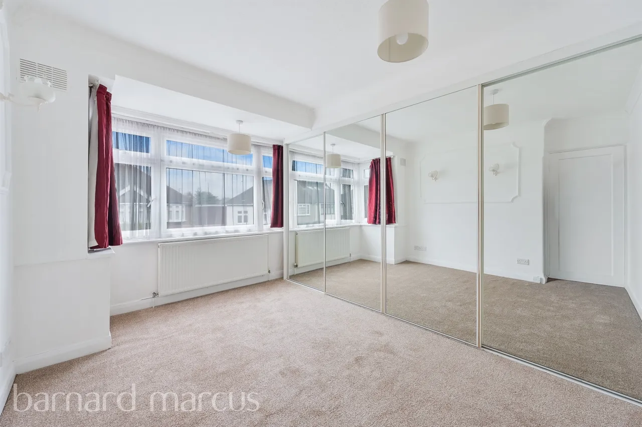 Somerset Close, New Malden, photo 4