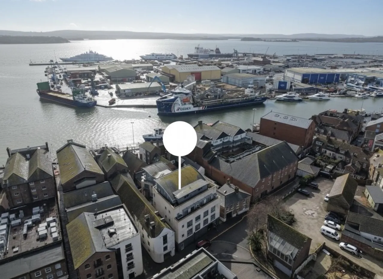 3 bed flat for sale — Strand Street, Poole Quay