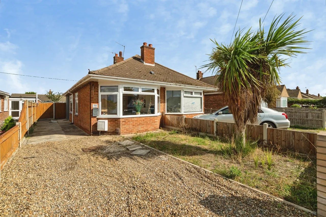 2 bed house for sale — Bradwell Avenue, Bradwell, Great Yarmouth