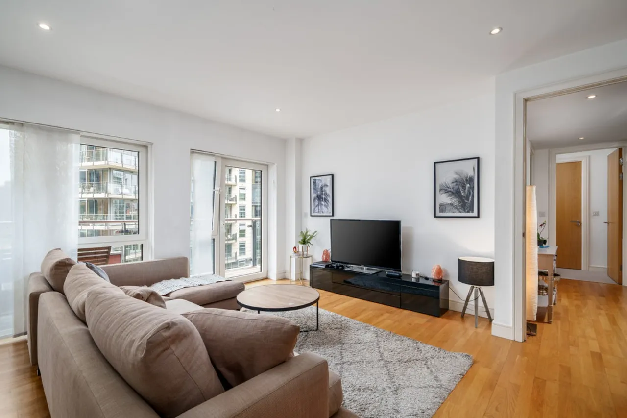 2 bed flat to rent — Flotilla House, Battersea Reach