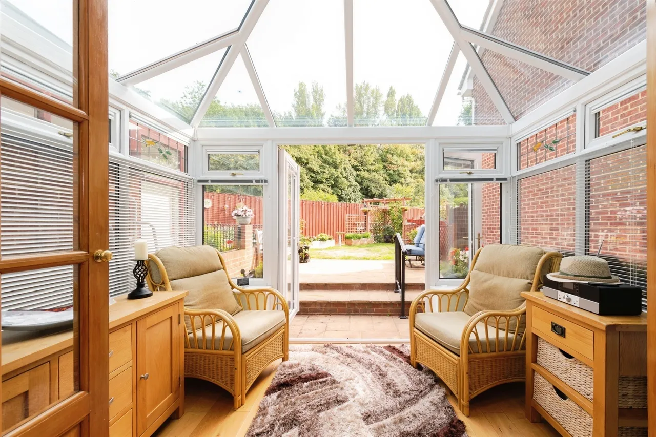 Caxton Rise, Redhill, RH1, photo 4