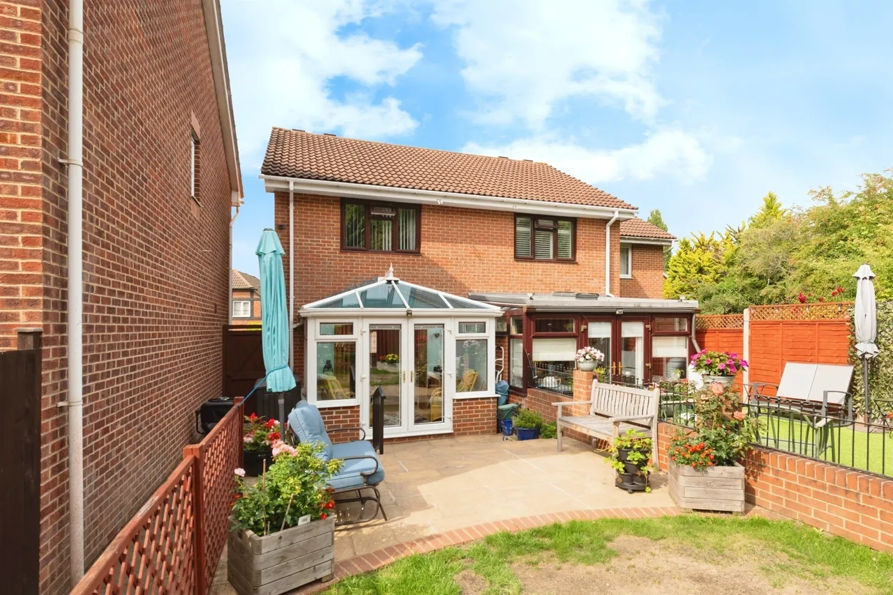 Caxton Rise, Redhill, RH1, photo 15