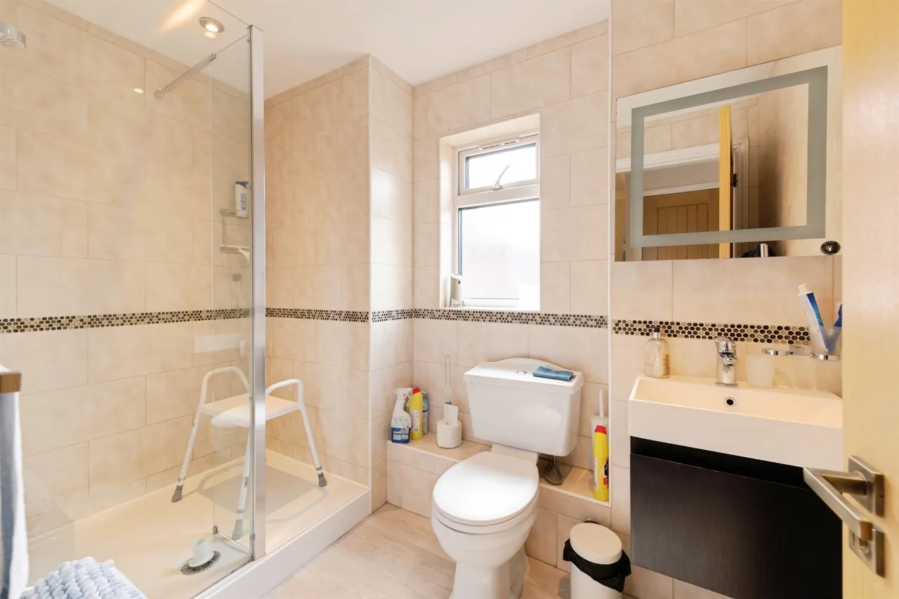 Caxton Rise, Redhill, RH1, photo 12