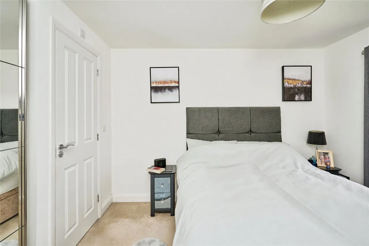 Squirrel Close, Newport, PO30, photo 8