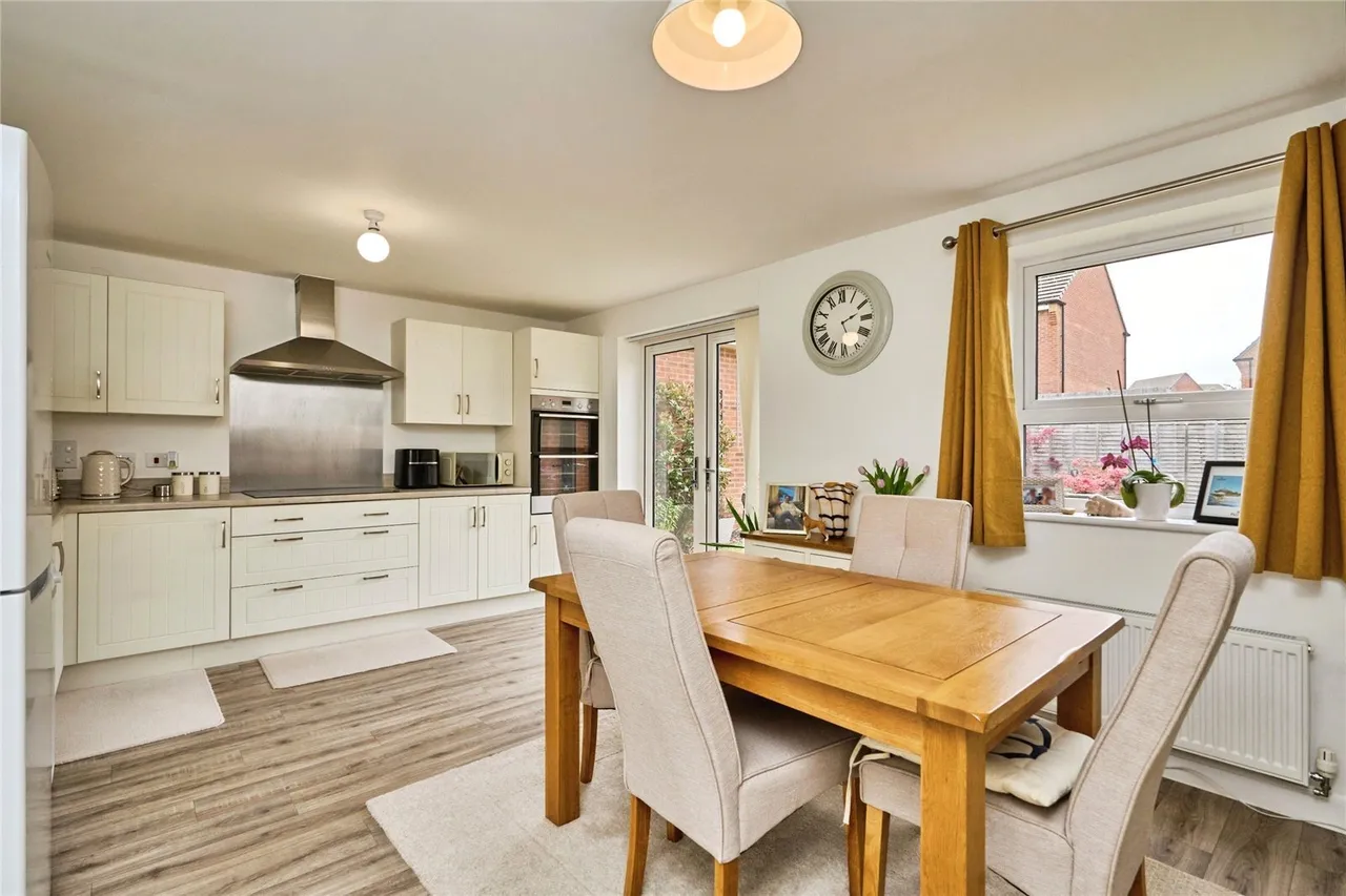 Squirrel Close, Newport, PO30, photo 4