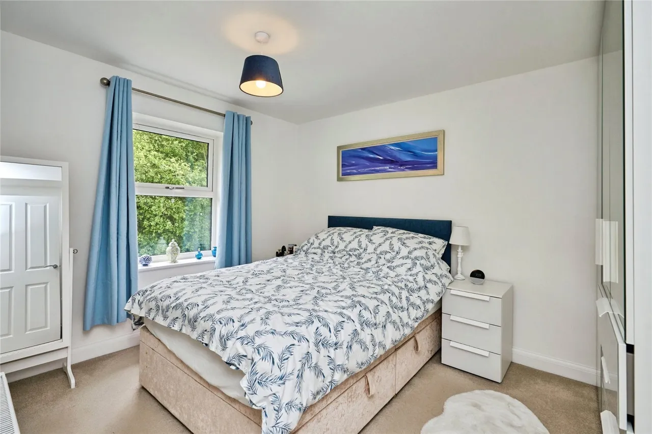 Squirrel Close, Newport, PO30, photo 10