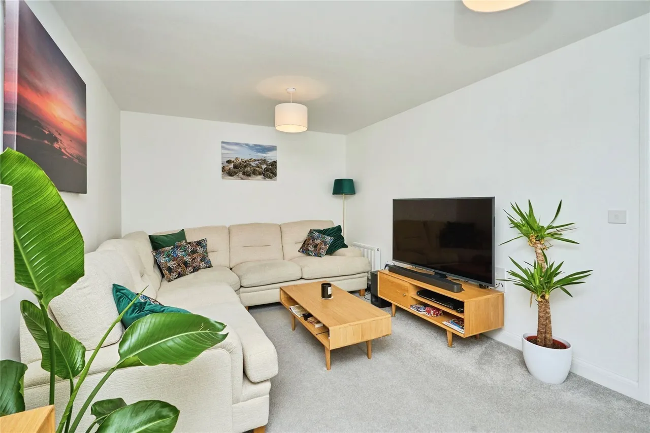 Squirrel Close, Newport, PO30, photo 6