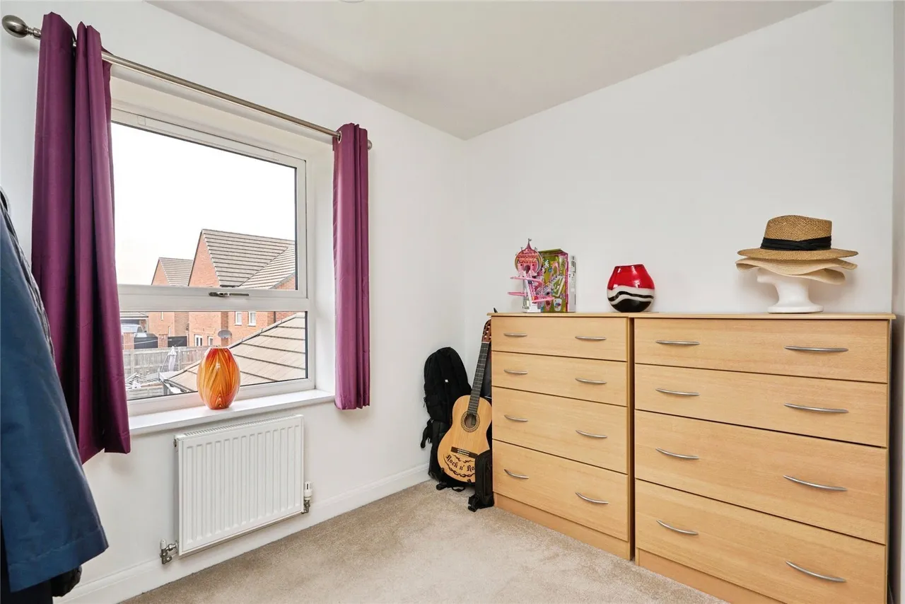 Squirrel Close, Newport, PO30, photo 11