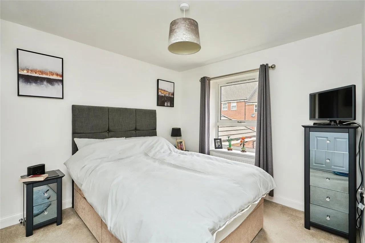 Squirrel Close, Newport, PO30, photo 9