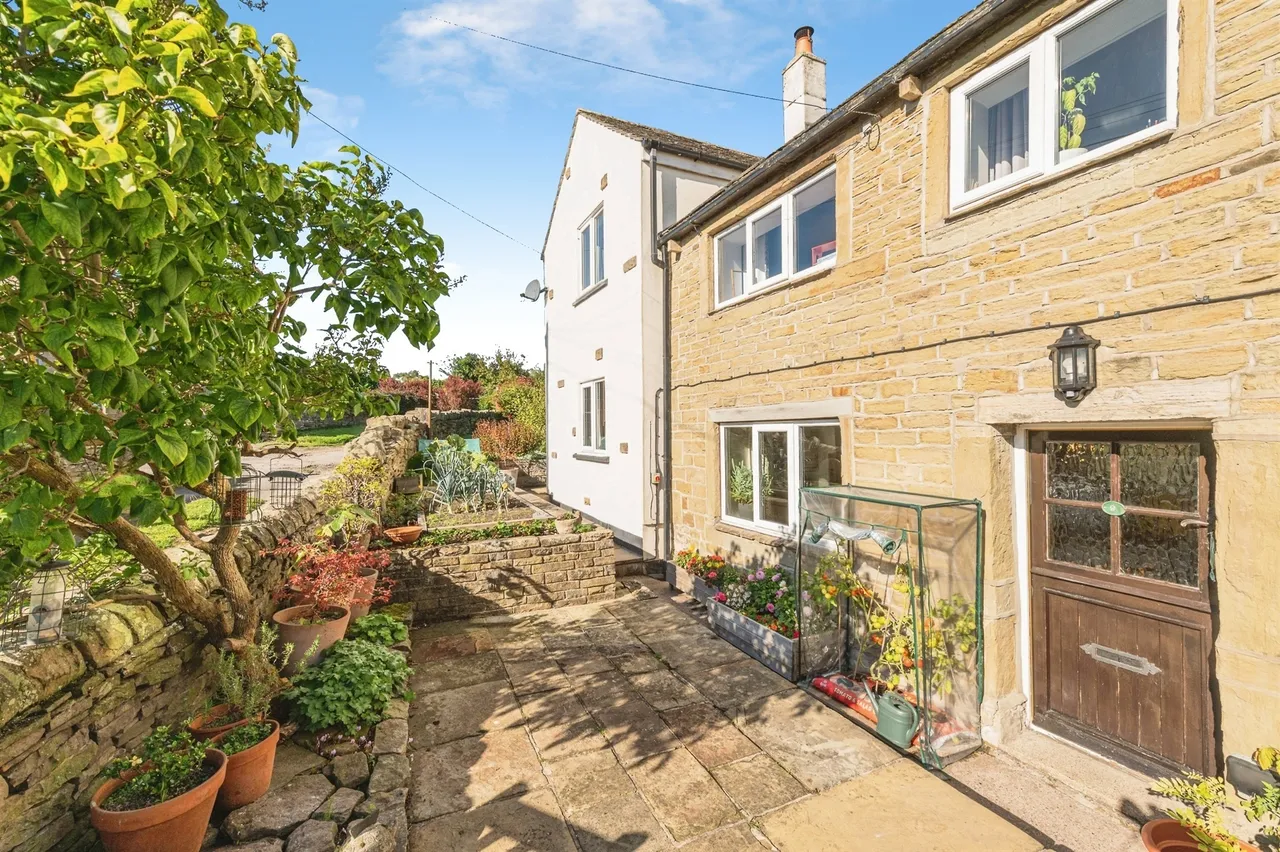 North Row, Shepley, HD8, photo 16