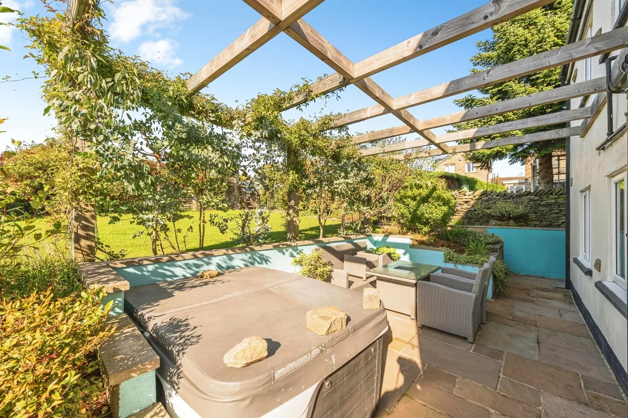 North Row, Shepley, HD8, photo 12