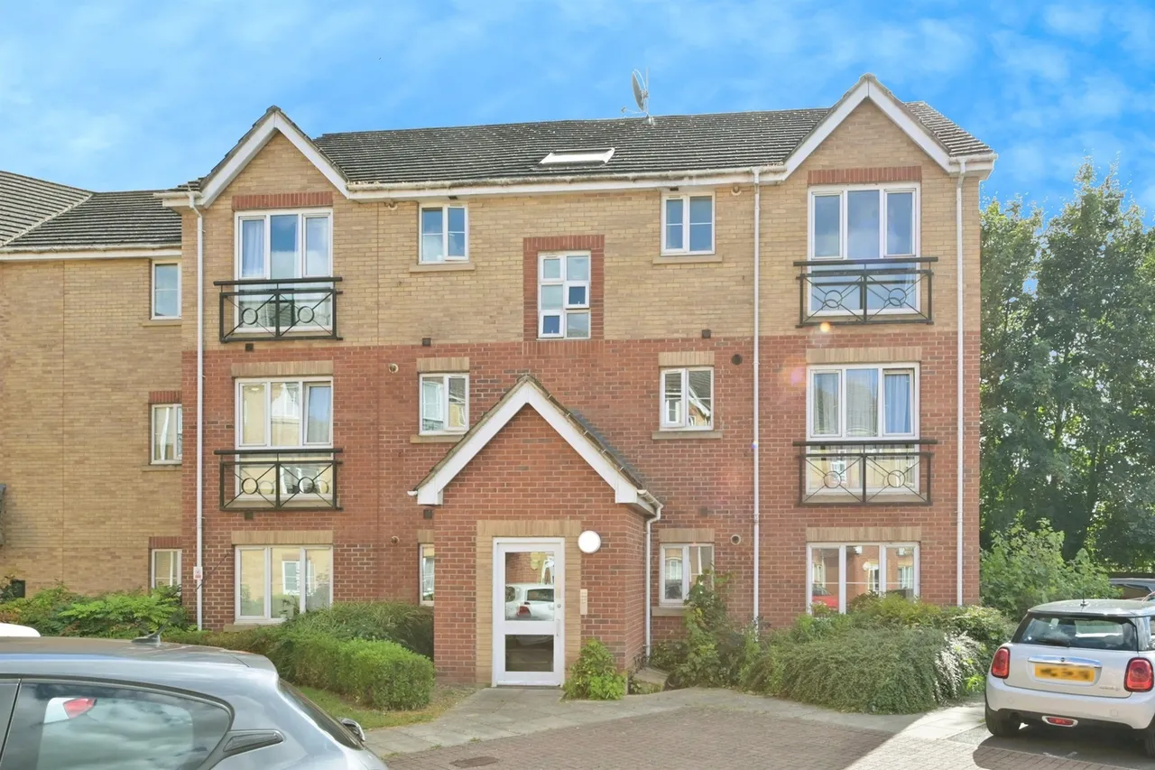 2 bed flat for sale — Shankley Way, Northampton