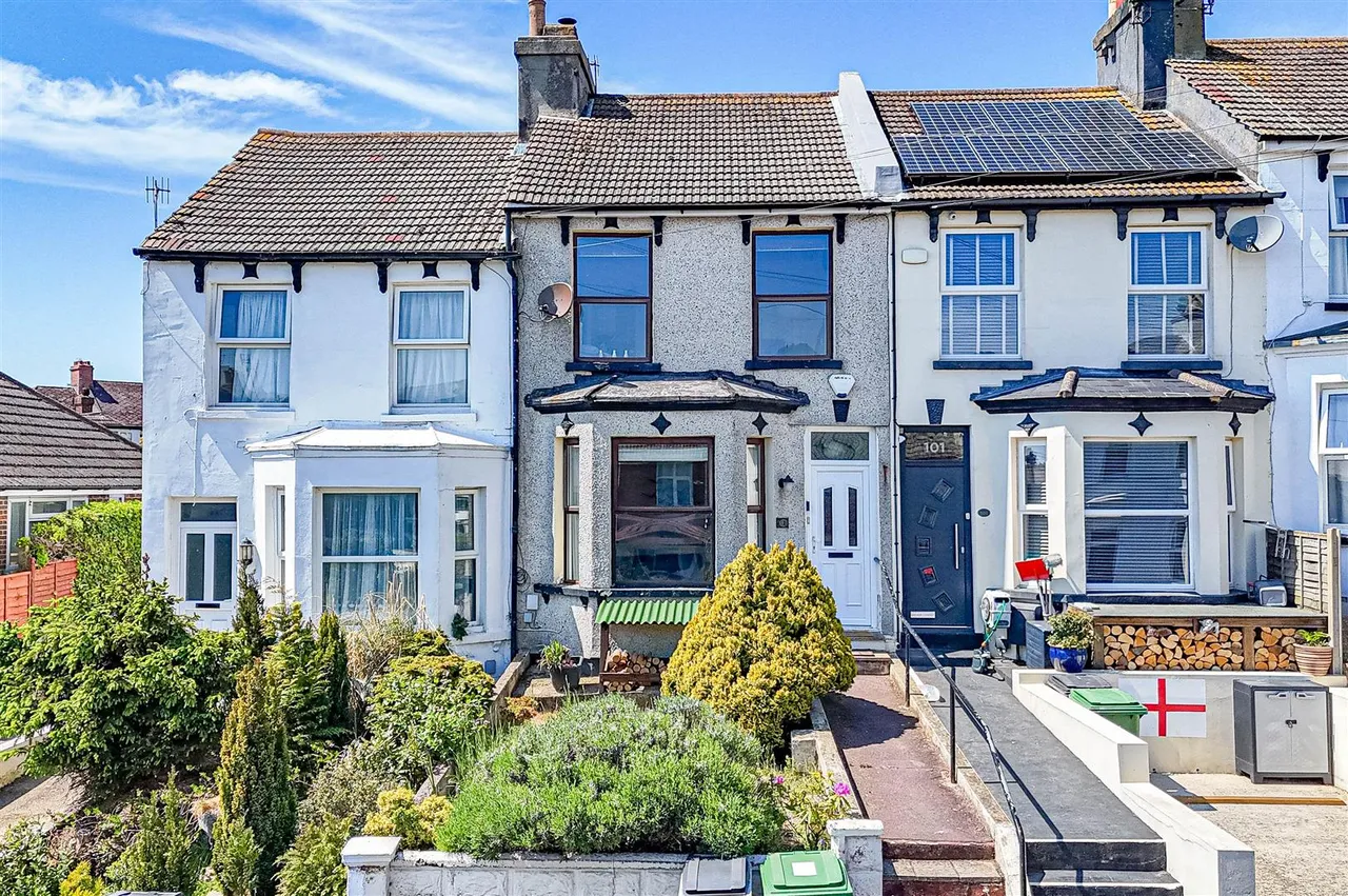 2 bed house for sale, Athelstan Road, Hastings