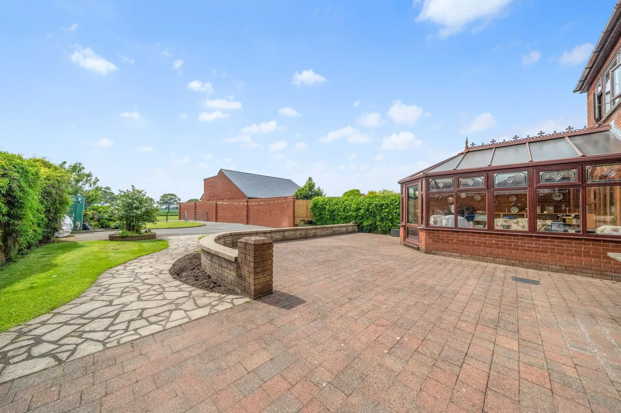 Heath Lane, Croft, Warrington, Warrington, WA3 7DT, photo 2