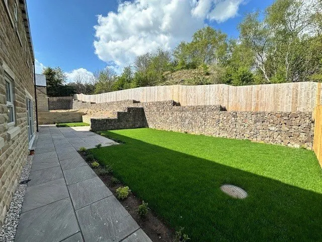 Leeds Road, Howden Clough, WF17, photo 4
