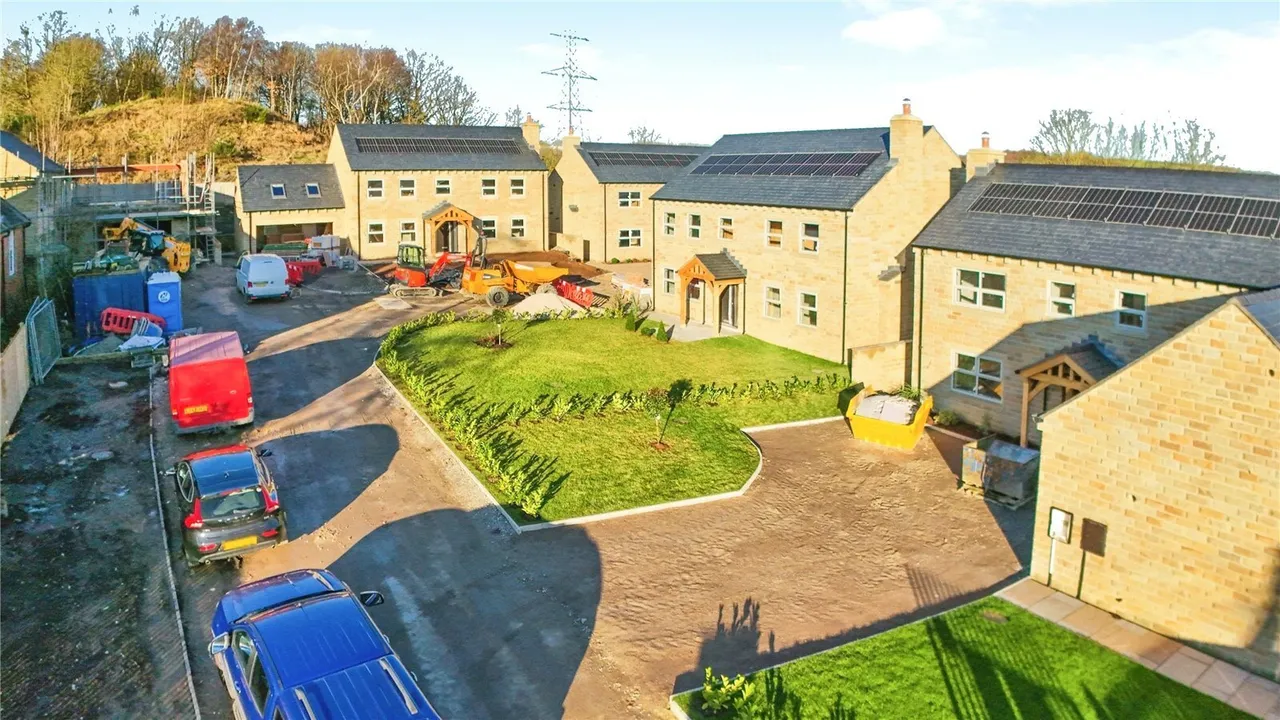 Leeds Road, Howden Clough, WF17, photo 14