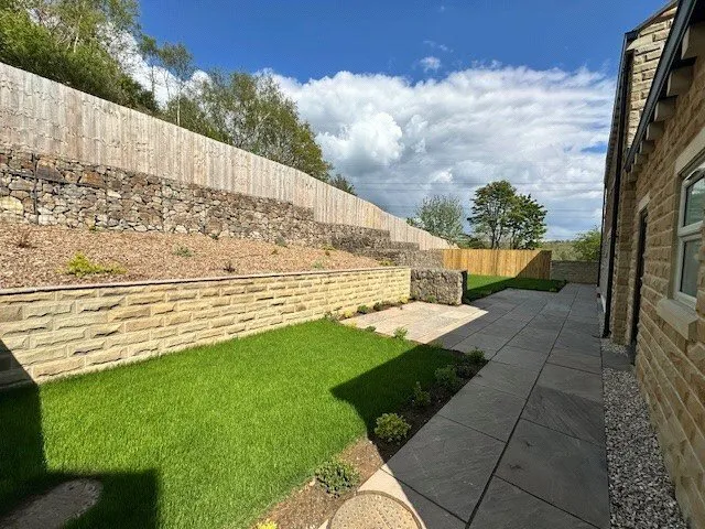 Leeds Road, Howden Clough, WF17, photo 16
