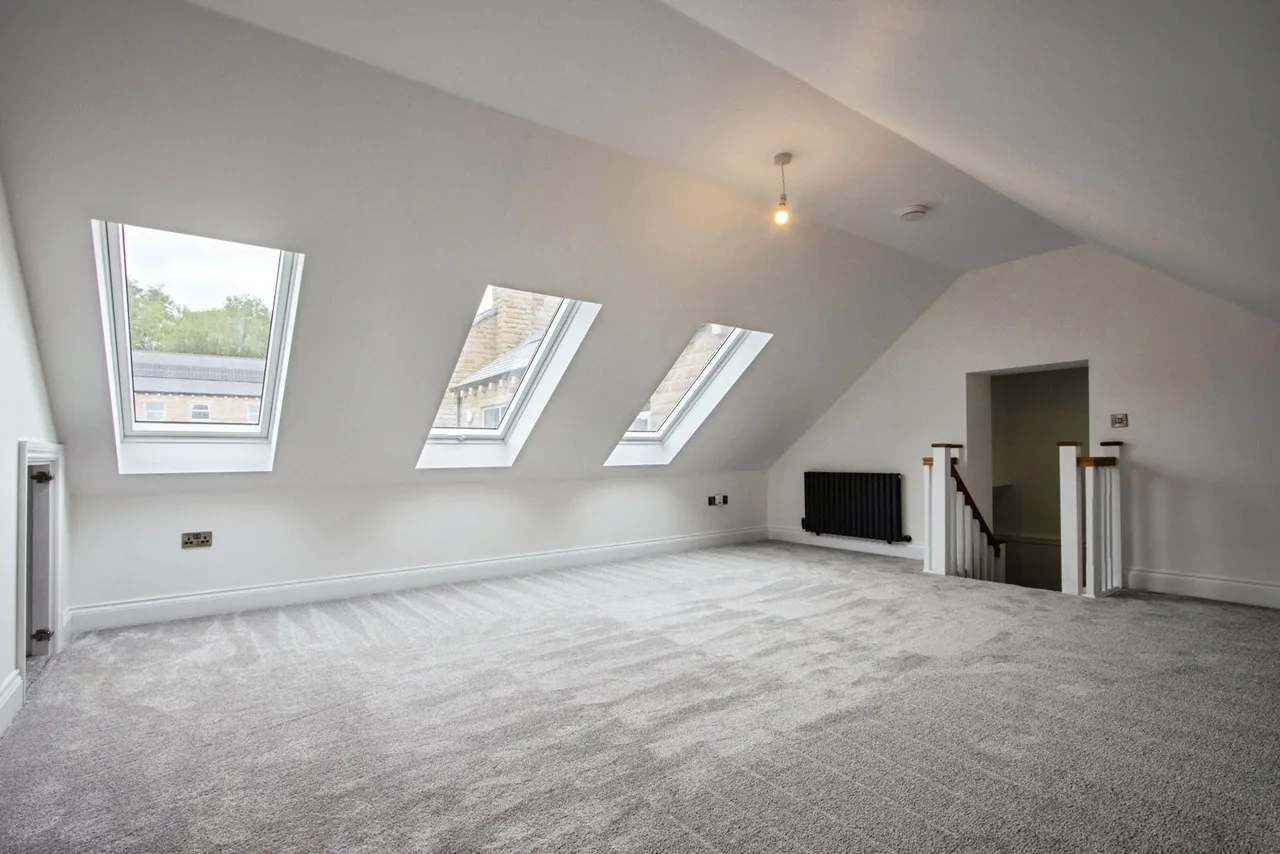 Leeds Road, Howden Clough, WF17, photo 10