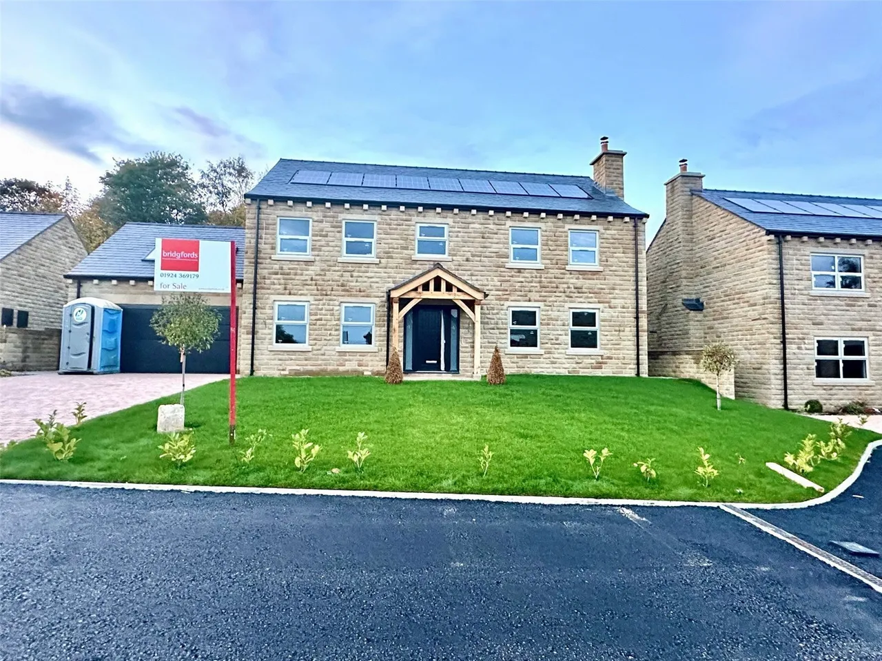 5 bed house for sale, Leeds Road, Howden Clough, WF17