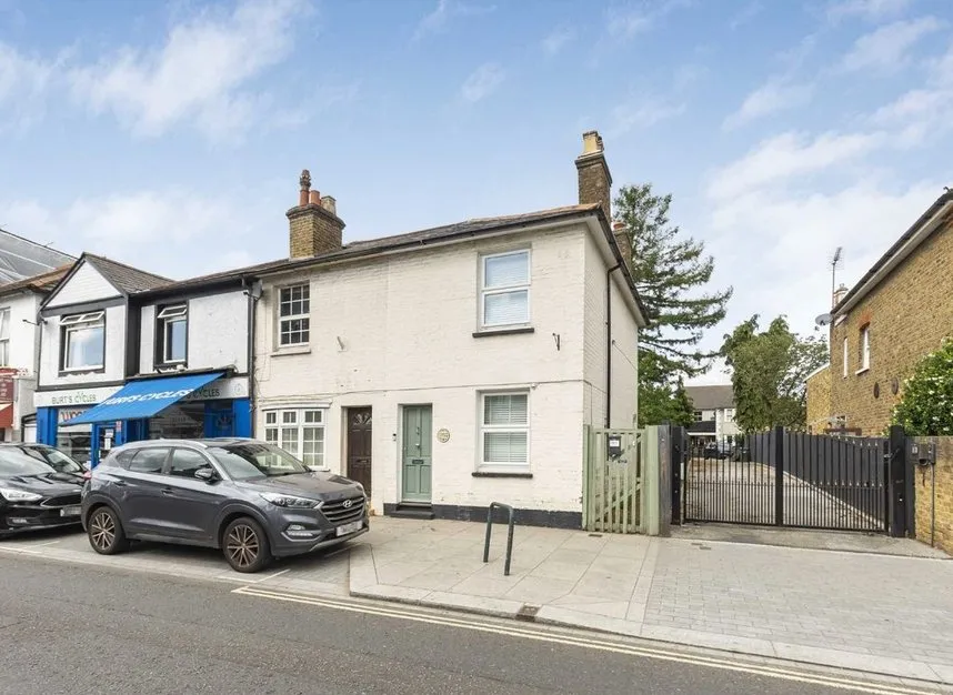 1 bed flat to rent, High Street, Hampton Hill, TW12