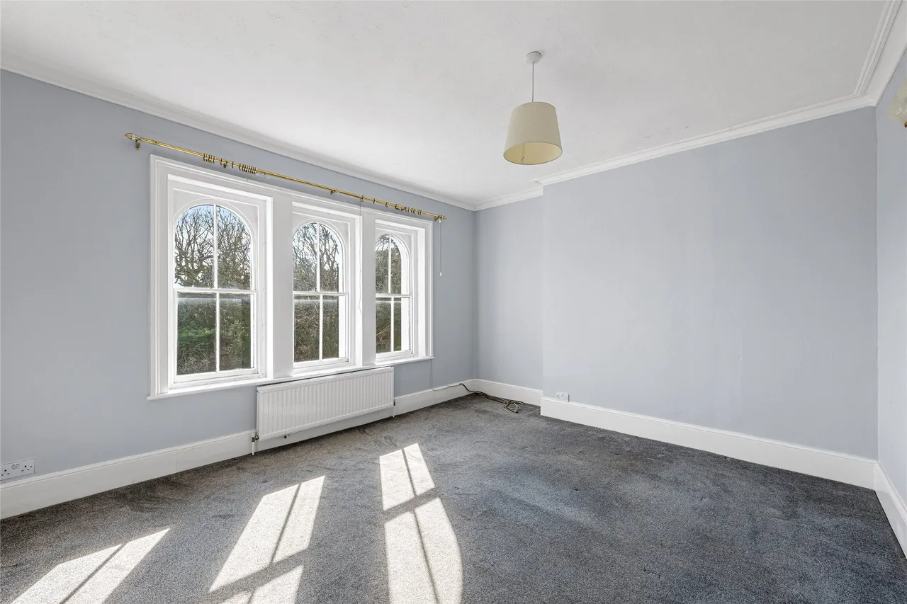 2 bed property for sale, Wray Park Road, Reigate, RH2
