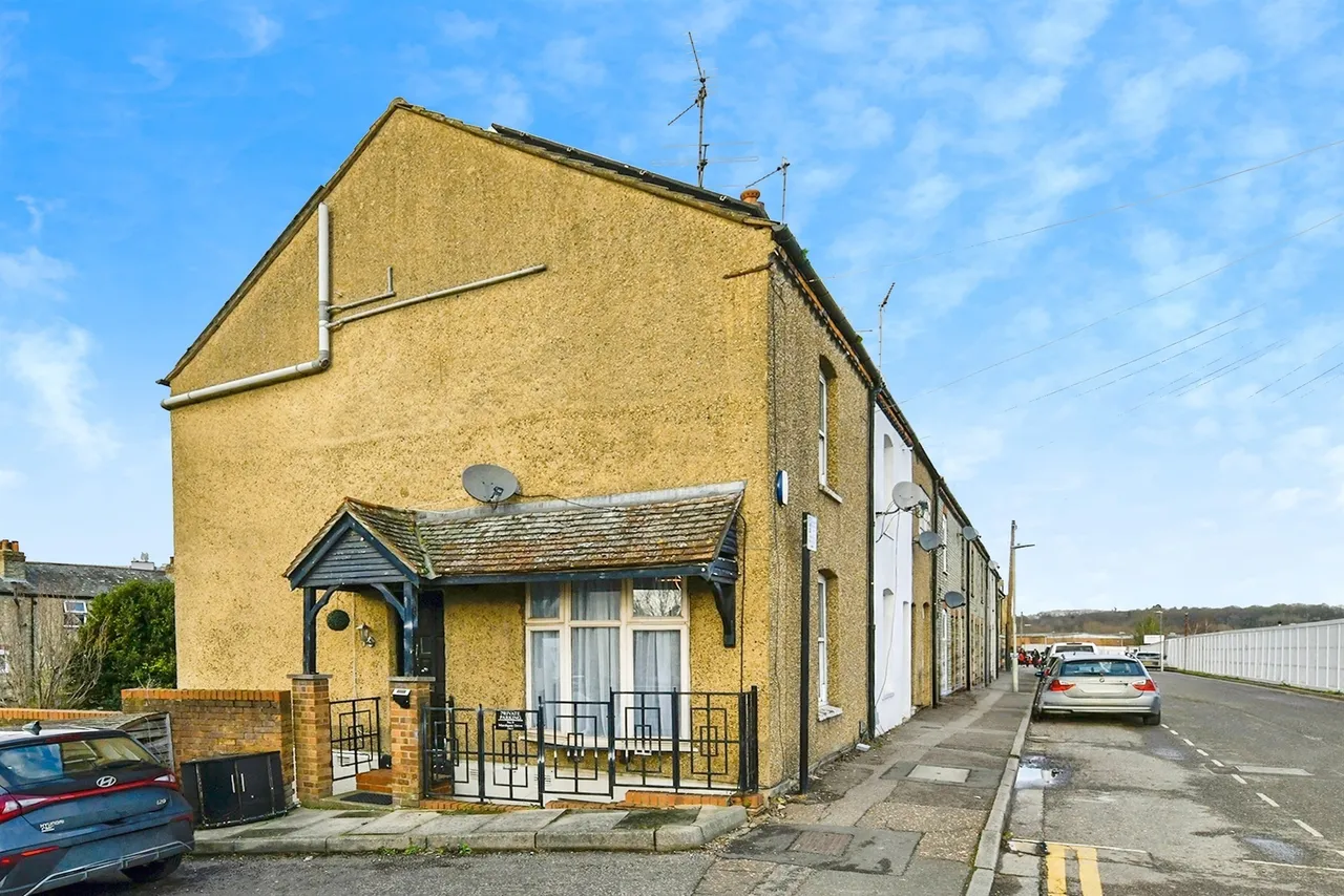 3 bed house for sale — Marshgate Drive, Hertford