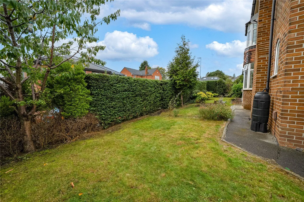 Bentcliffe Gardens, Leeds, LS17, photo 21