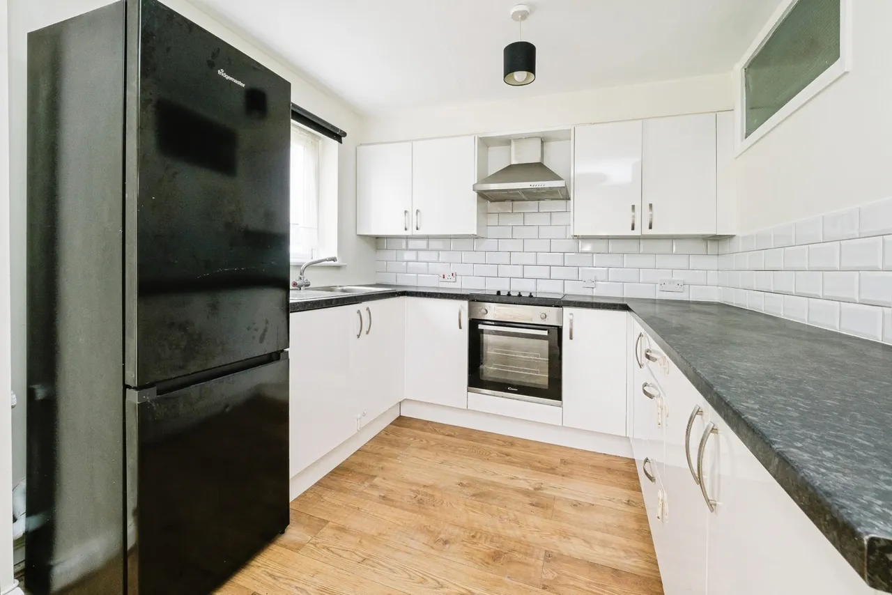 Trotwood, Chigwell, Essex, IG7, photo 2