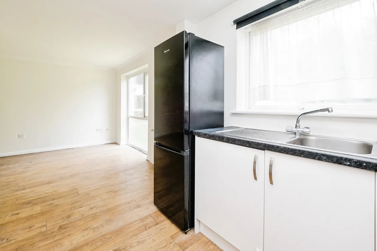 Trotwood, Chigwell, Essex, IG7, photo 5
