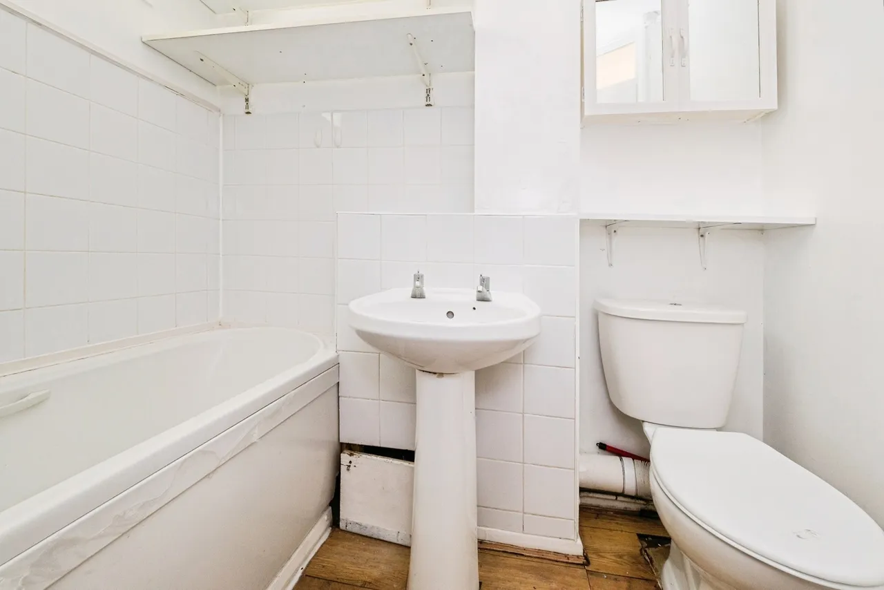Trotwood, Chigwell, Essex, IG7, photo 8