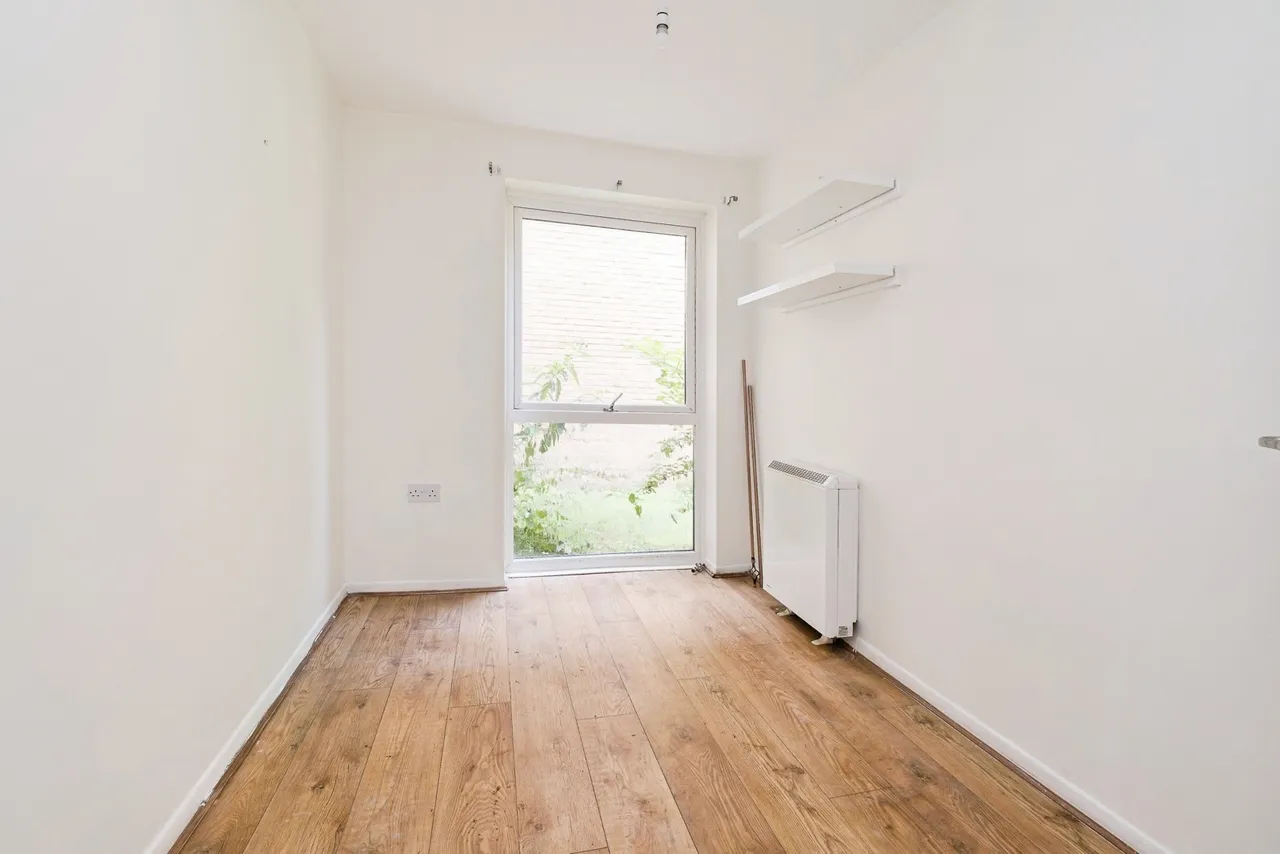 Trotwood, Chigwell, Essex, IG7, photo 9