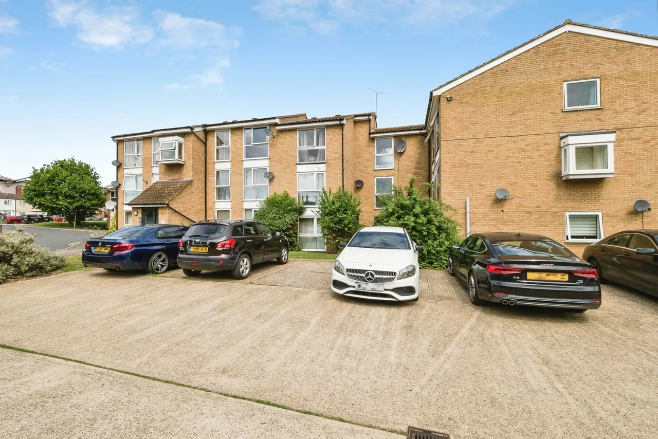 Trotwood, Chigwell, Essex, IG7, photo 10