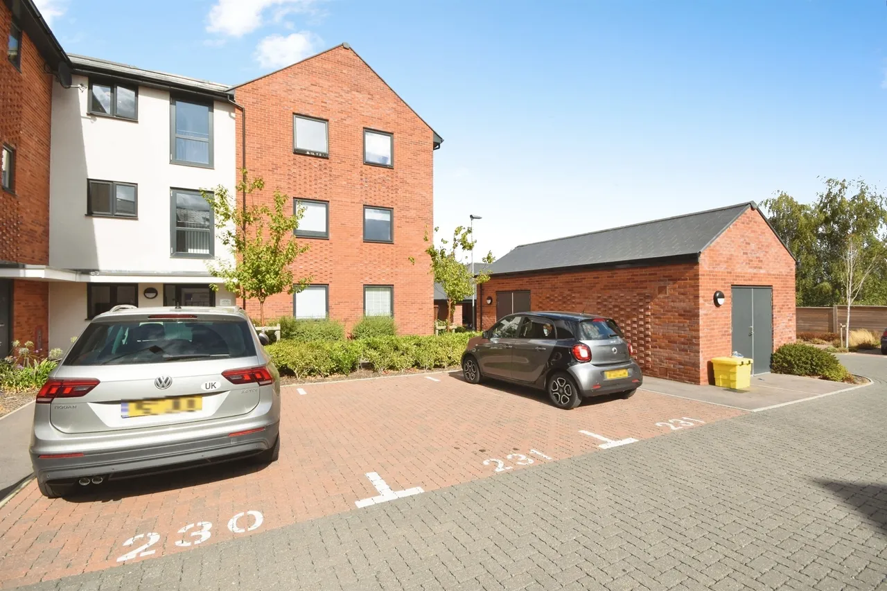Doughton Road, Kelvedon, CO5, photo 12